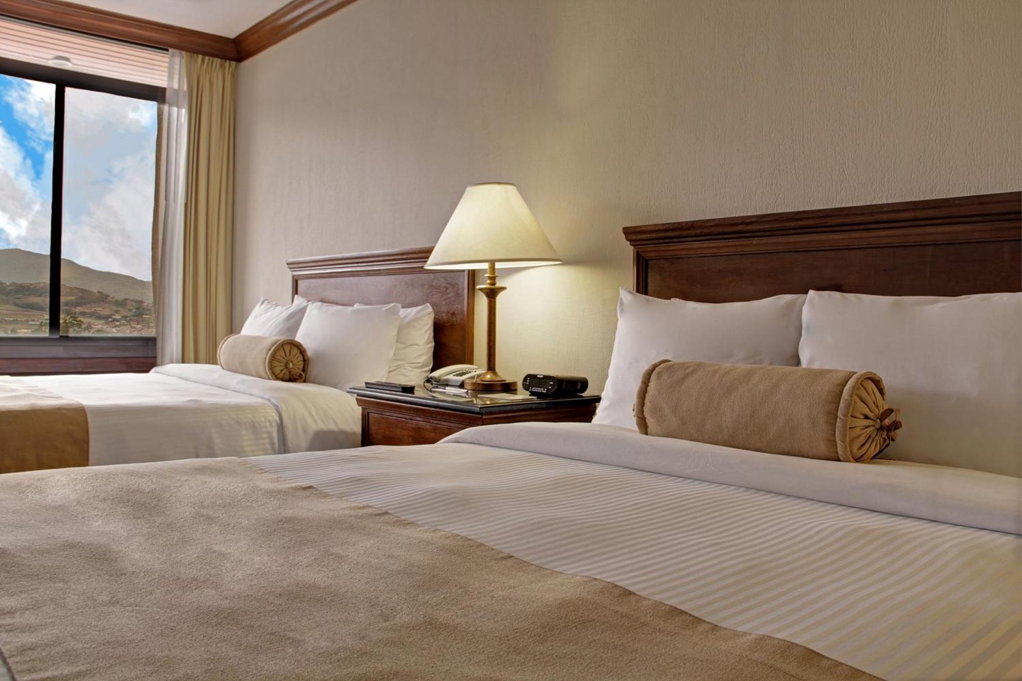 Wyndham San Jose Herradura Екстериор снимка A typical guest room at the Best Western Premier Collection