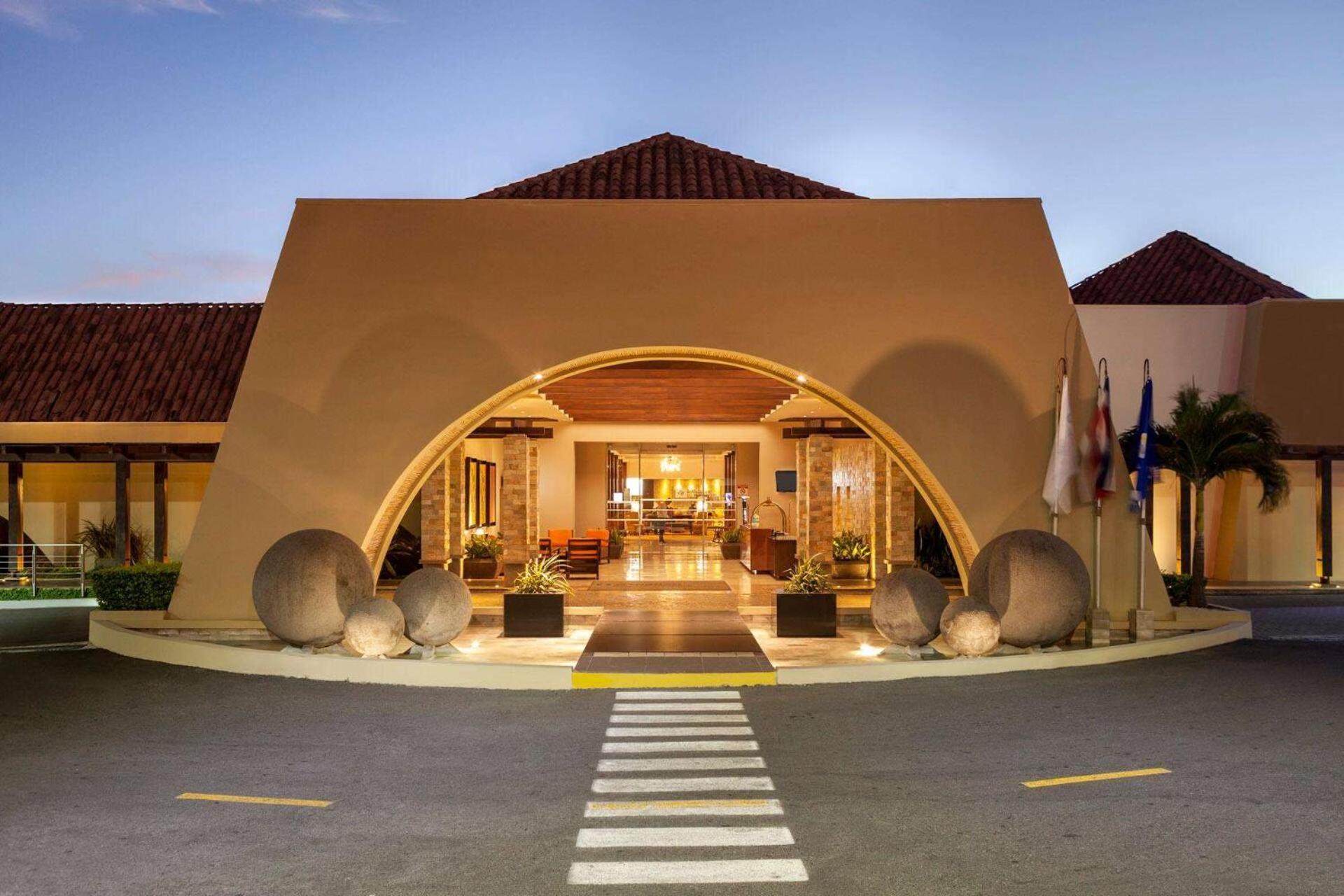 Wyndham San Jose Herradura Екстериор снимка The entrance of the hotel
